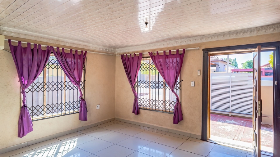 To Let 5 Bedroom Property for Rent in Tlhabane North West